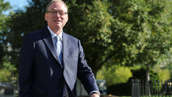 哈塞特：若政府停摆谈判无进展，将开始裁员(金十数据APP)